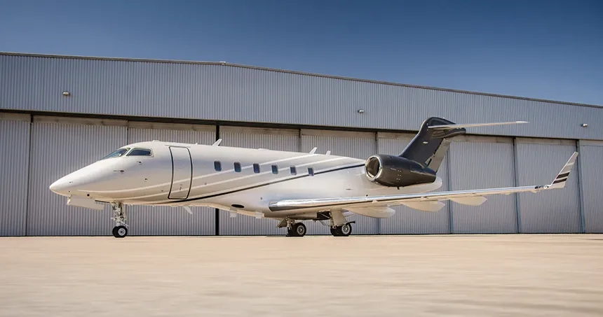 Challenger 350 private jet exterior