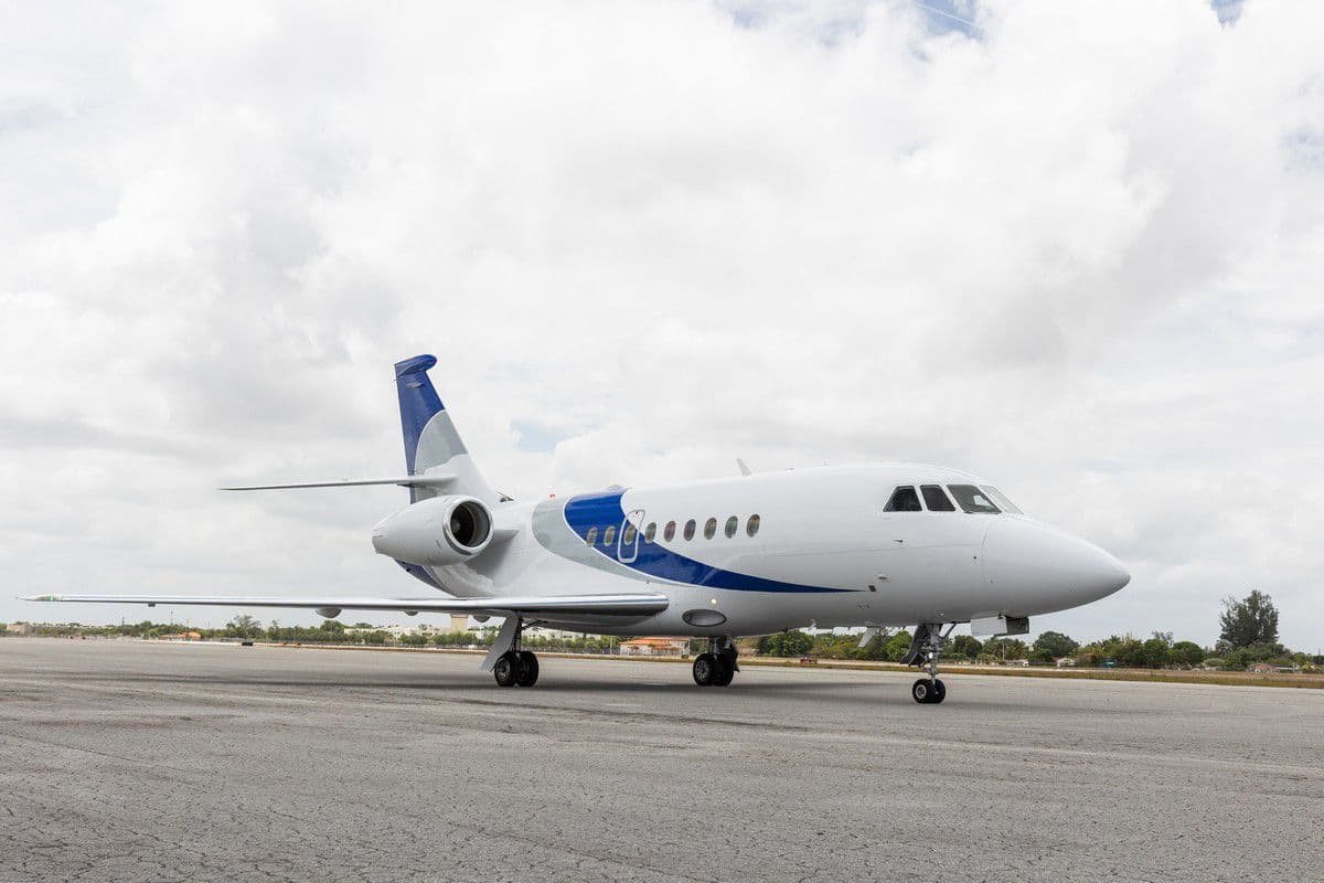 Falcon 2000/2000LX/2000DX private jet exterior
