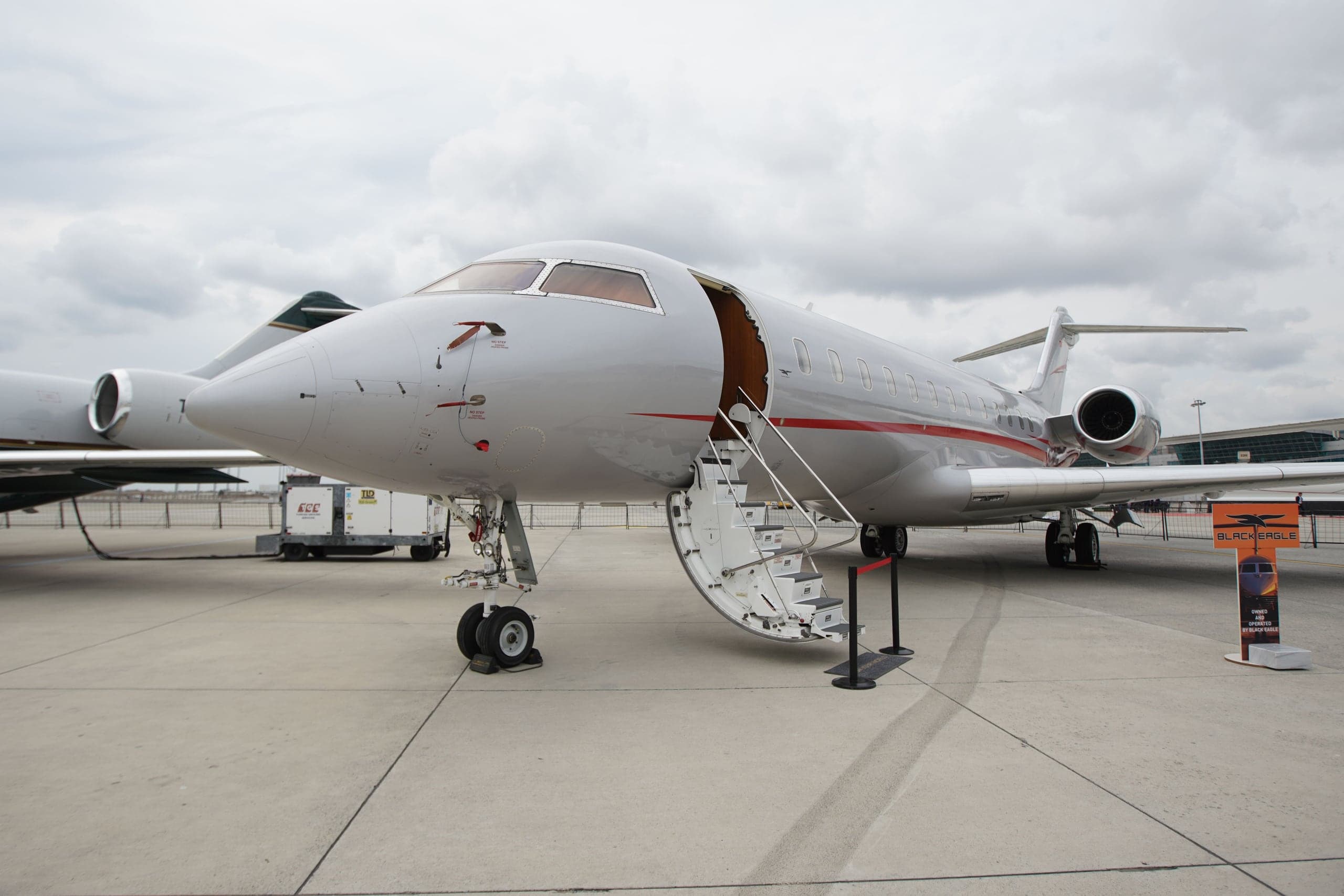 Global 5000 private jet exterior