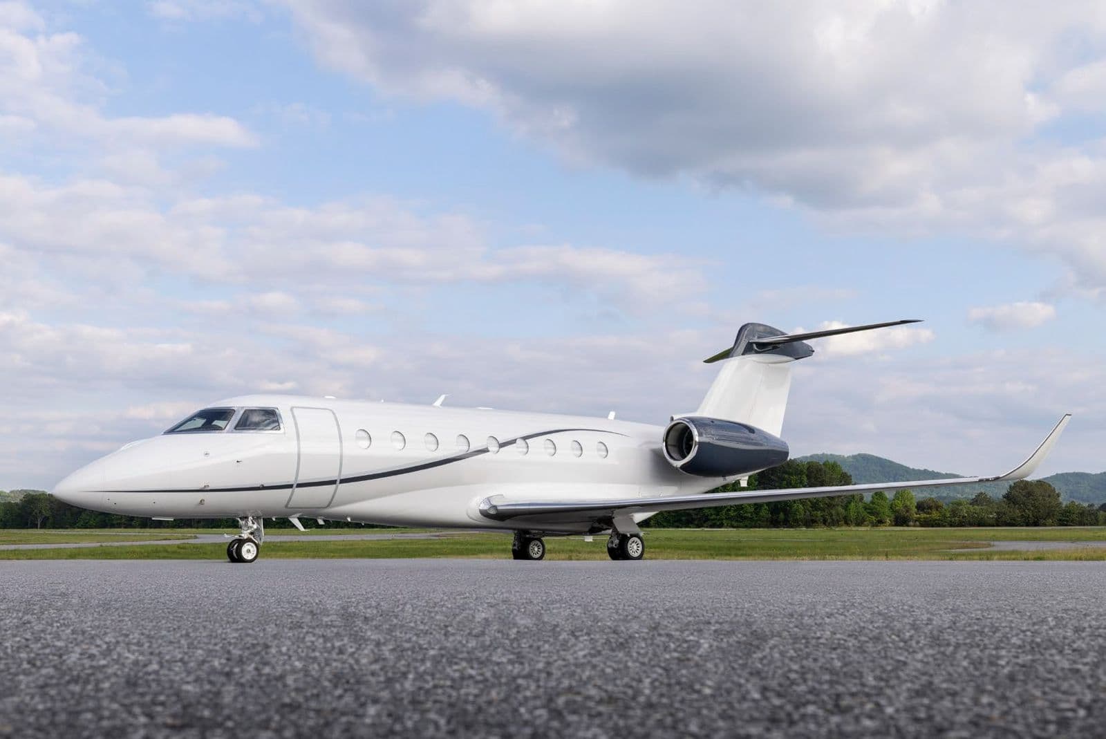 Gulfstream G200 private jet exterior