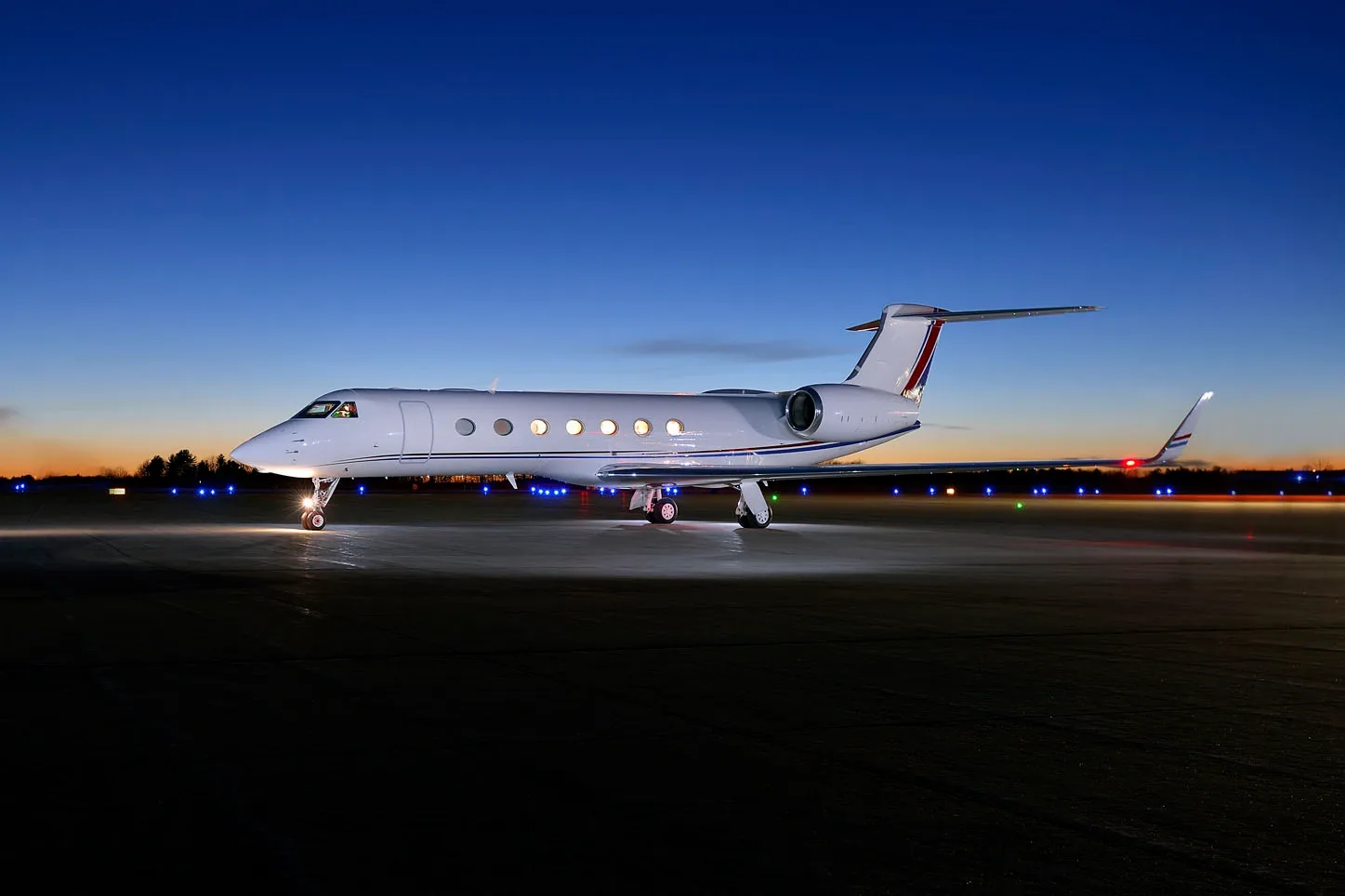 Gulfstream G-550 exterior