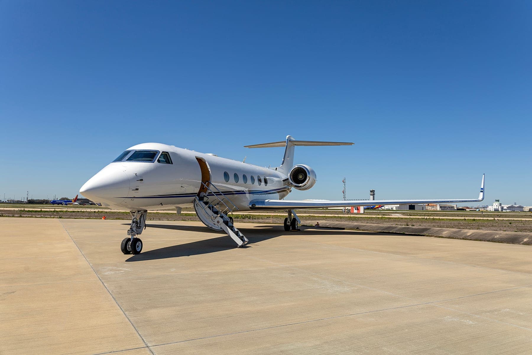 Gulfstream G-V exterior