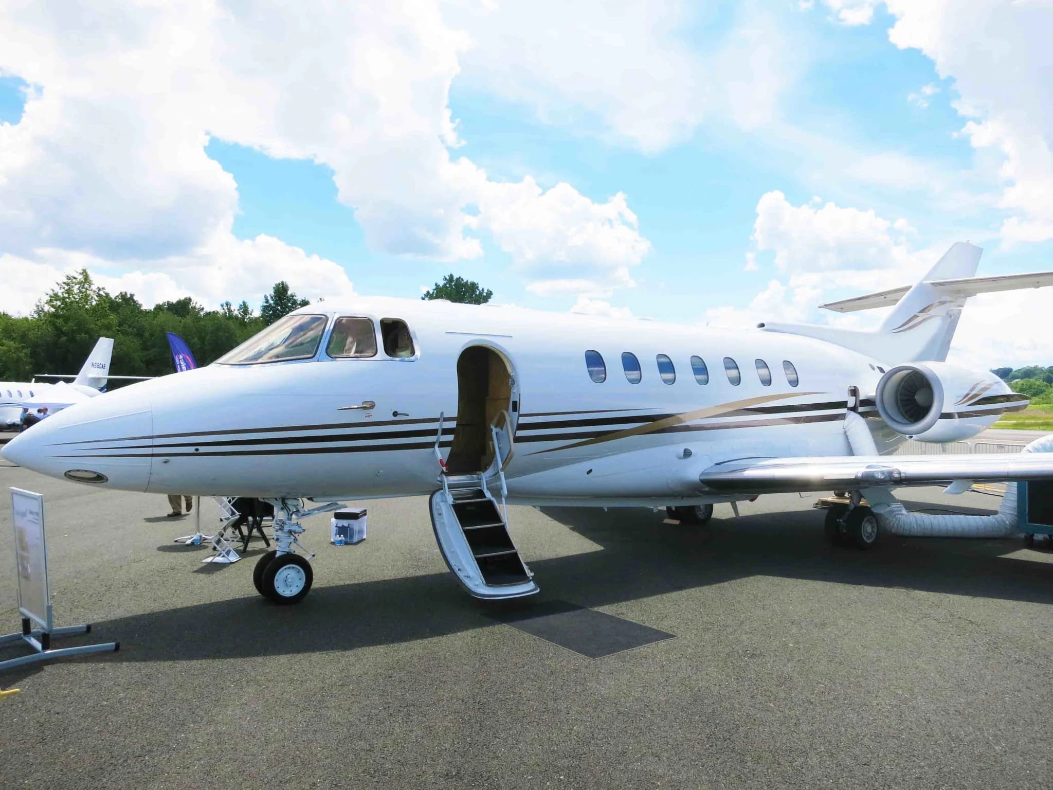 Hawker 1000 private jet exterior
