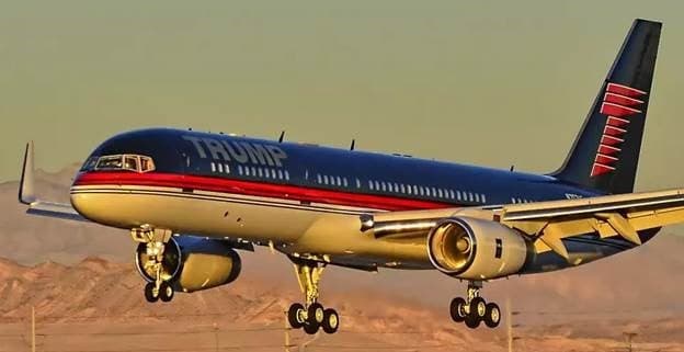 Boeing 757 in Trump livery with its landing gear extended